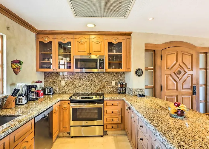 W/ Amenities! Villa